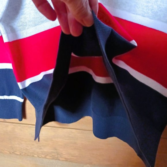 NWOT Tommy Hilfiger striped v neck Women's SZ S-M - Picture 6 of 7